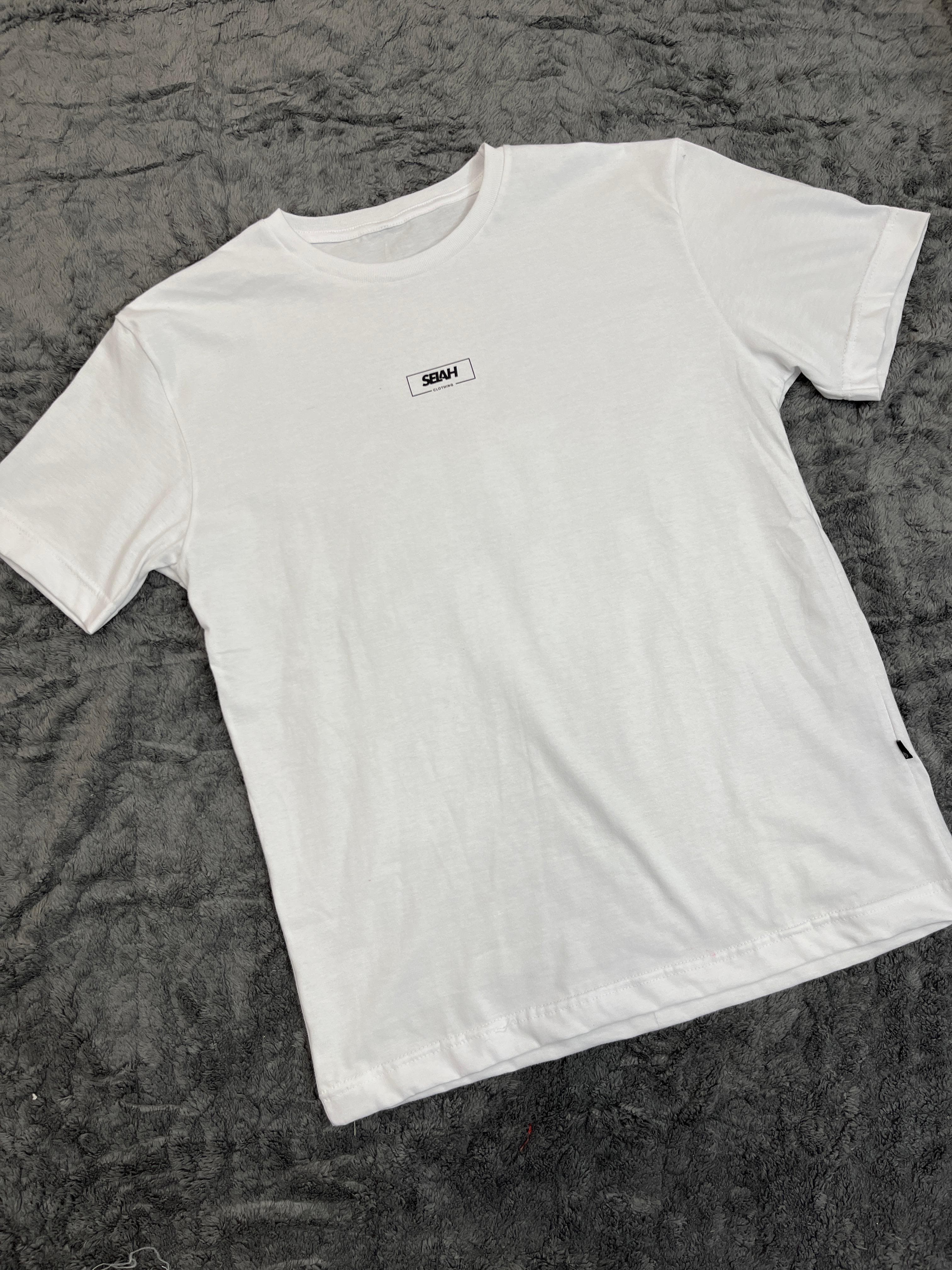 Tee Selah Box blanca — frente